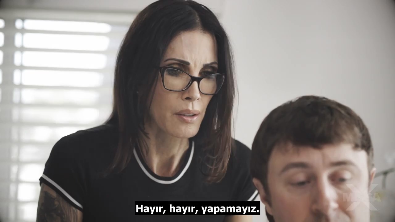 Ders Alan Genç Adam Erotik Film izle